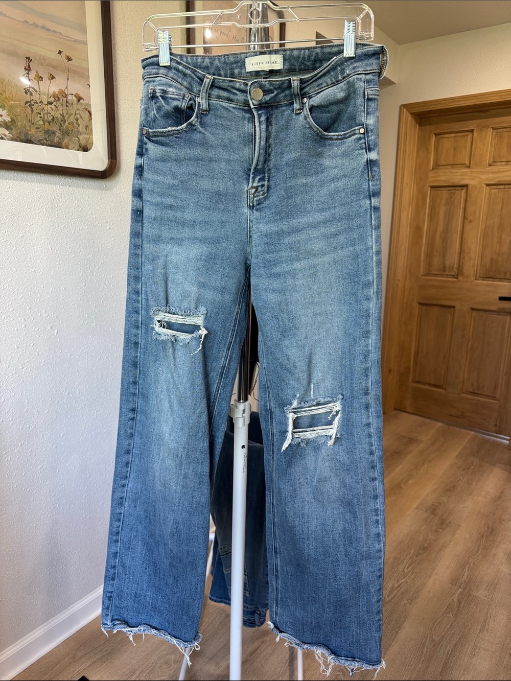Relaxed Wide-Leg Distressed Jeans — Medium Blue